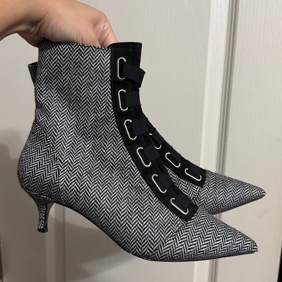 💙💖 Tabitha Simmons Quin Herringbone Ankle Booties - Picture 2 of 7